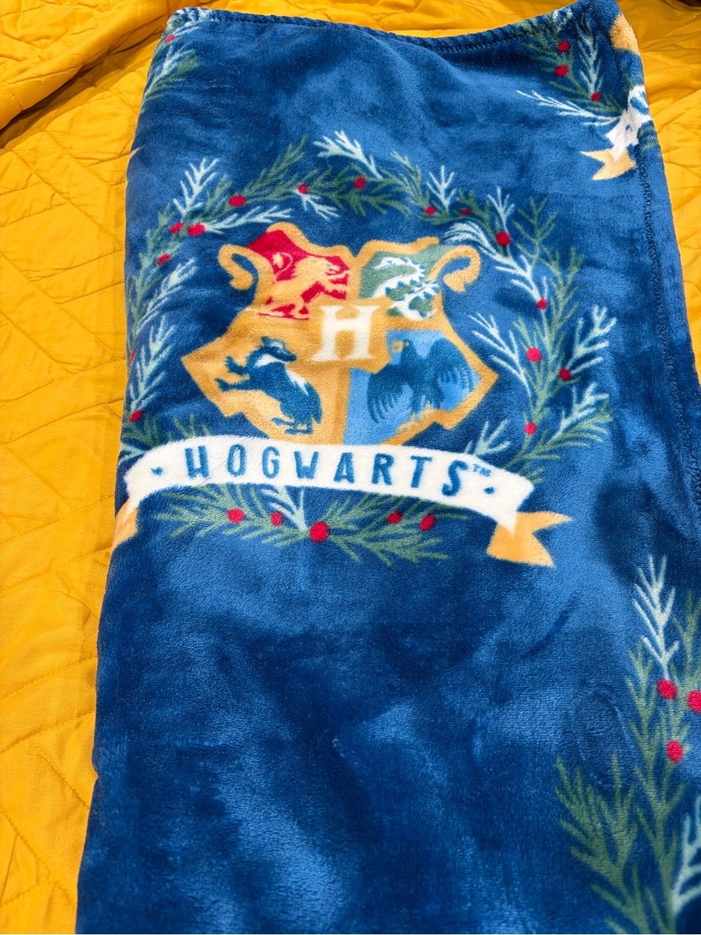 Blue Harry Potter throw blanket - Harry Potter Crest